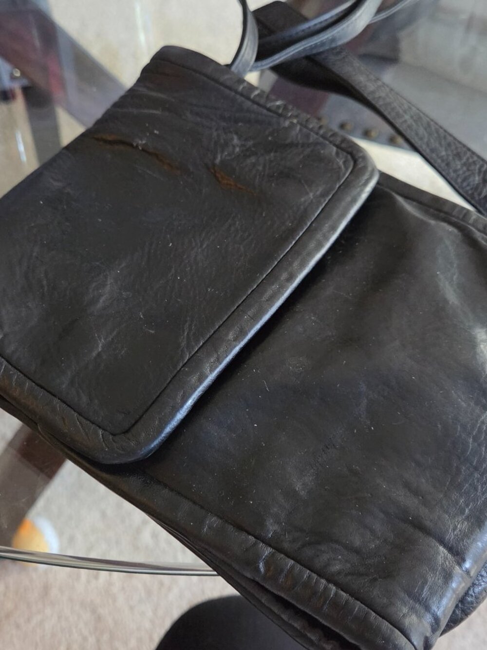 Tri-fold leather bag